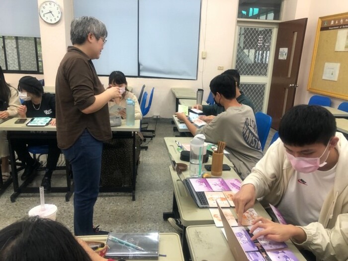 蔣琬斯老師帶領同學體驗自己在社區帶領的教案圖片